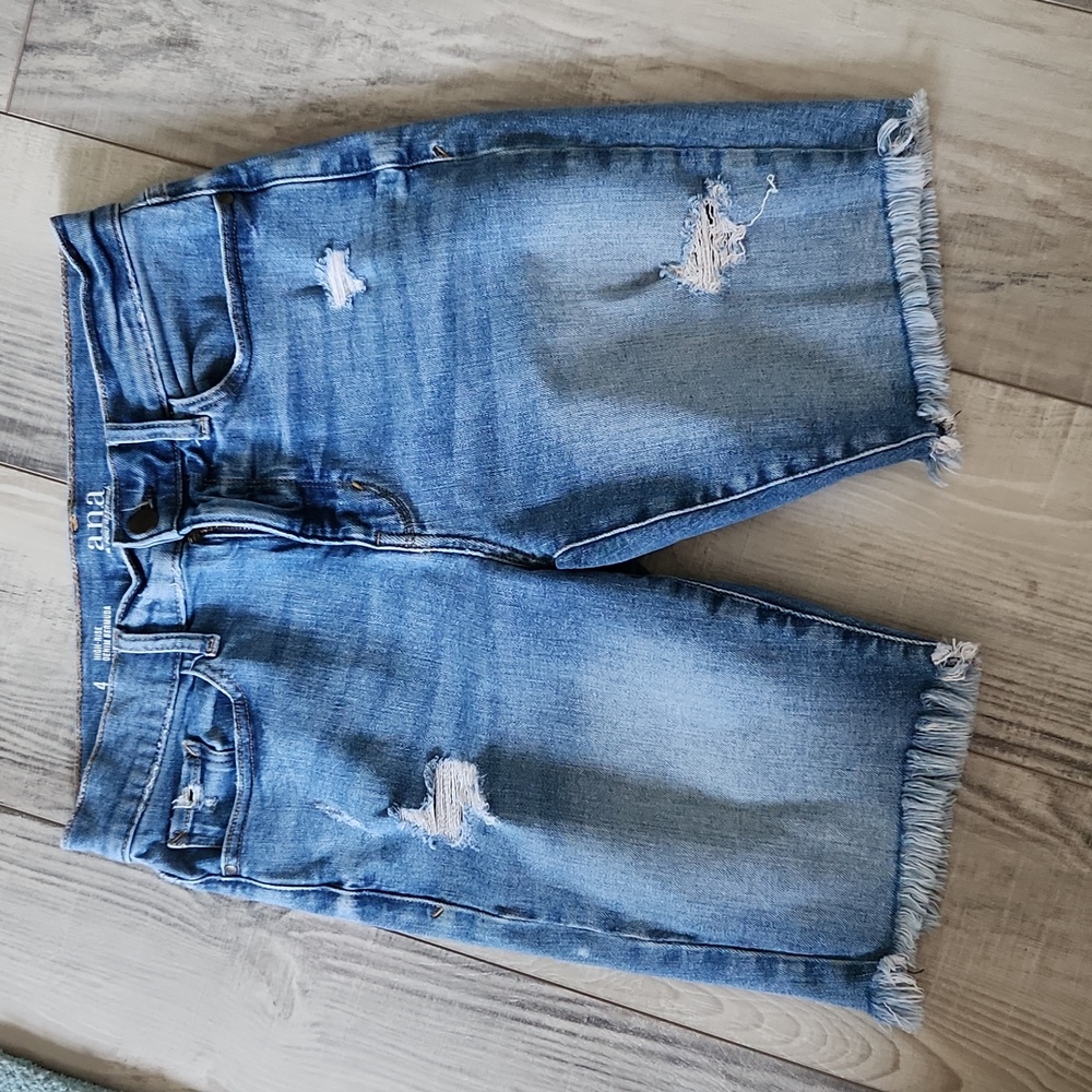 9" Denim Medium Wash Fringed Cutoffs 4